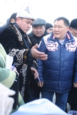 Рустамбек Айдыхалтынов делится секретами киргизской выпечки с Главой республики Шолбаном Кара-оолом и мэром города Кызыла Владиславом Ховалыгом