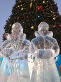 Ледовые скульптуры - плод труда городских художников и традиционная изюминка главной городской елки Кызыла