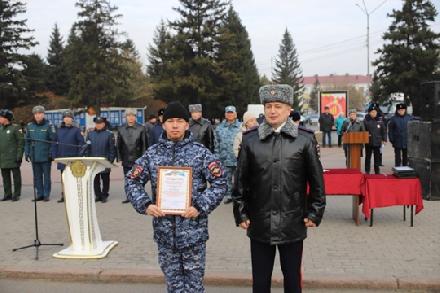 ДРУЖИННИКАМ КЫЗЫЛА ВРУЧИЛИ НАГРАДЫ ОТ МВД ПО РЕСПУБЛИКЕ ТЫВА  ДРУЖИННИКАМ КЫЗЫЛА ВРУЧИЛИ НАГРАДЫ ОТ МВД ПО РЕСПУБЛИКЕ ТЫВА